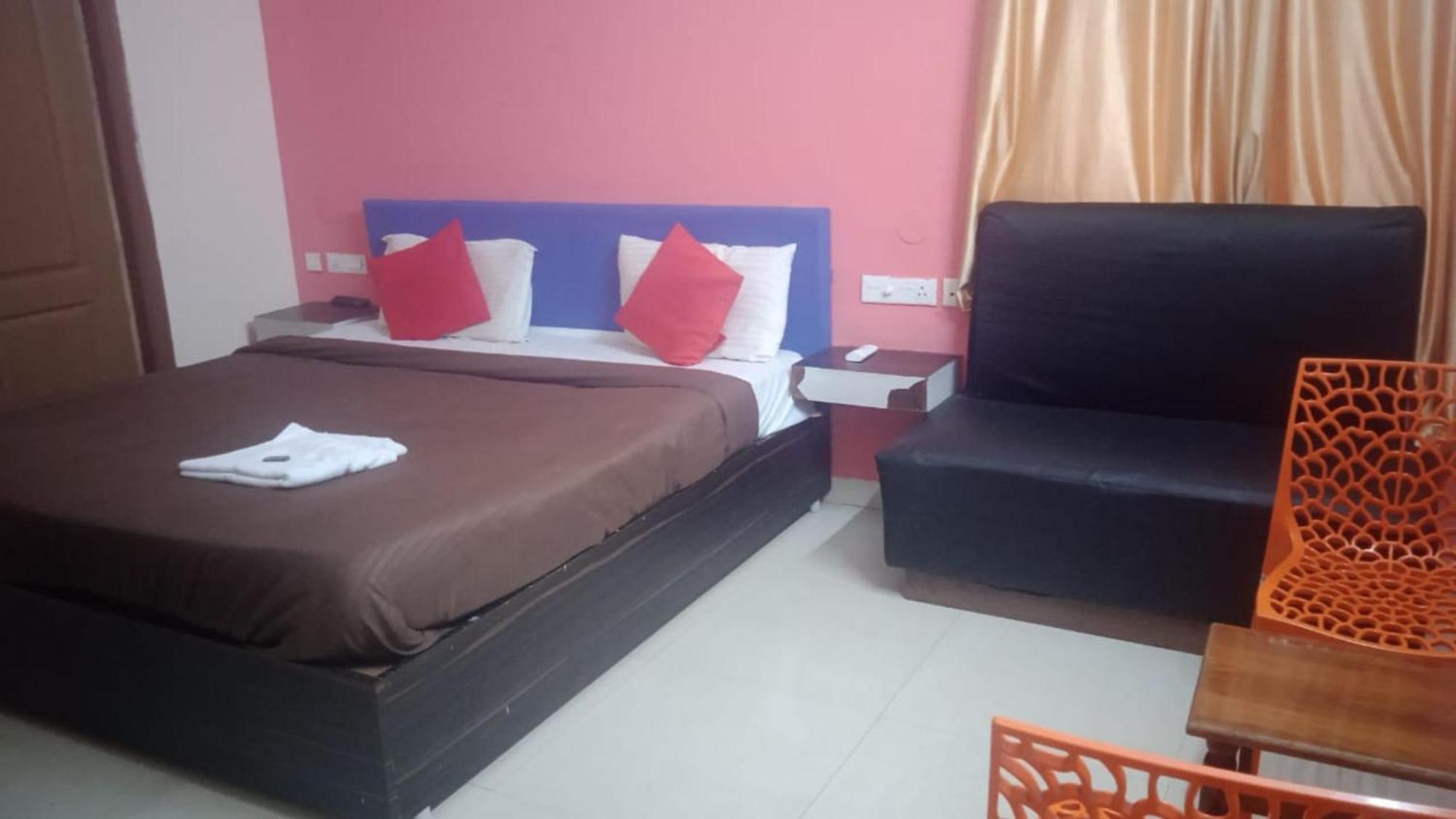 Goroomgo Blue Bell Bhubaneswar - Well Decorated Room -Wifi And Parking Facilities Available Eksteriør billede