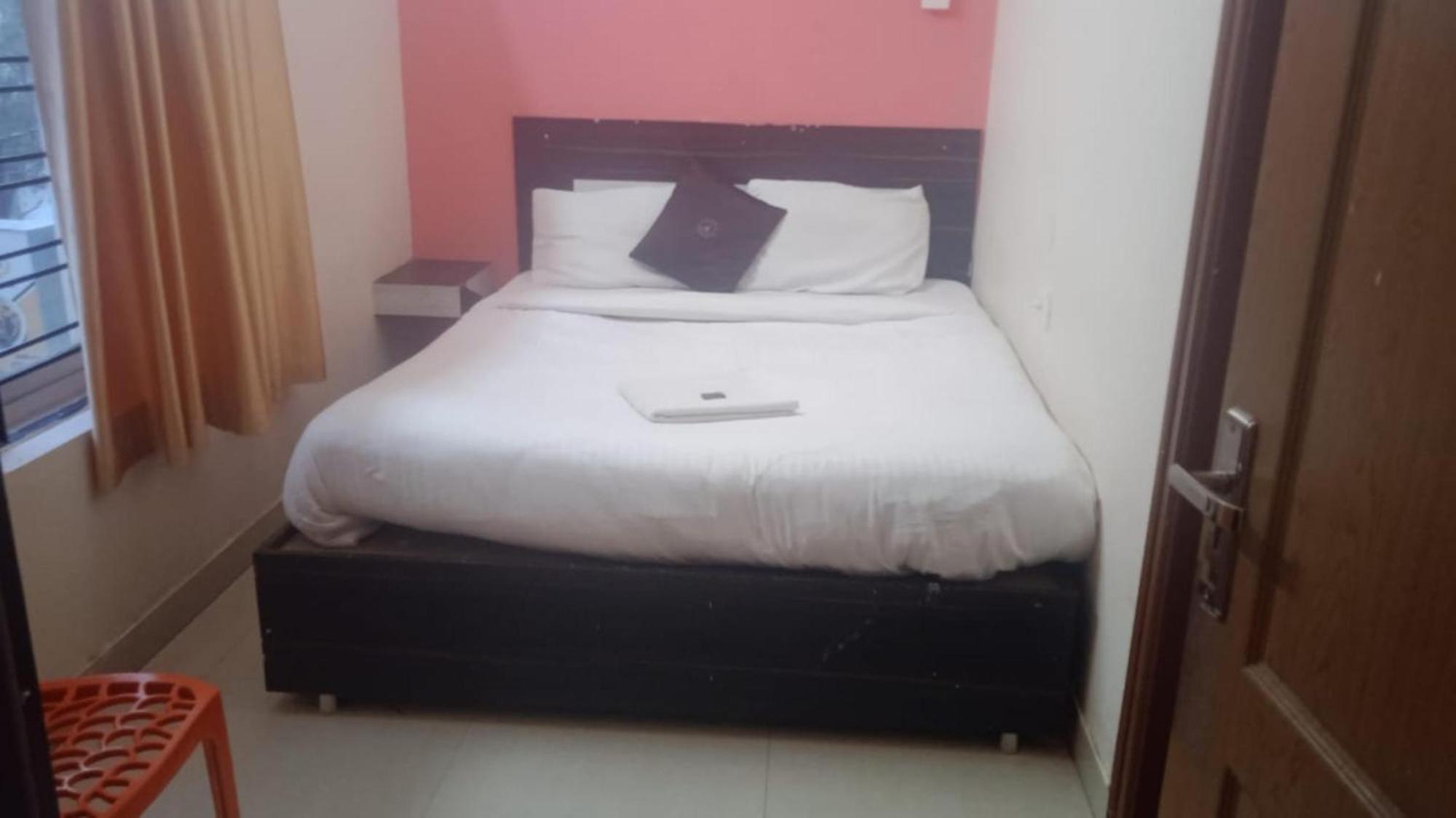 Goroomgo Blue Bell Bhubaneswar - Well Decorated Room -Wifi And Parking Facilities Available Eksteriør billede