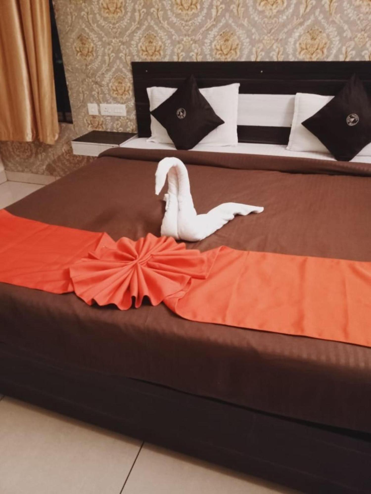 Goroomgo Blue Bell Bhubaneswar - Well Decorated Room -Wifi And Parking Facilities Available Eksteriør billede