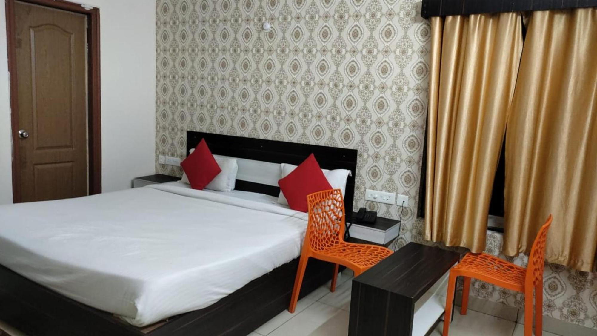 Goroomgo Blue Bell Bhubaneswar - Well Decorated Room -Wifi And Parking Facilities Available Eksteriør billede