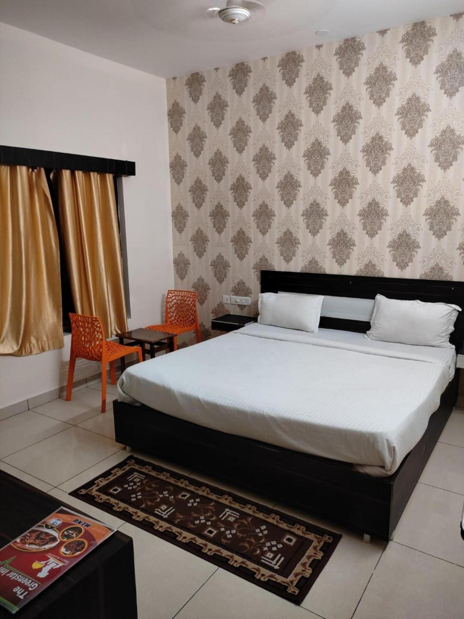 Goroomgo Blue Bell Bhubaneswar - Well Decorated Room -Wifi And Parking Facilities Available Eksteriør billede