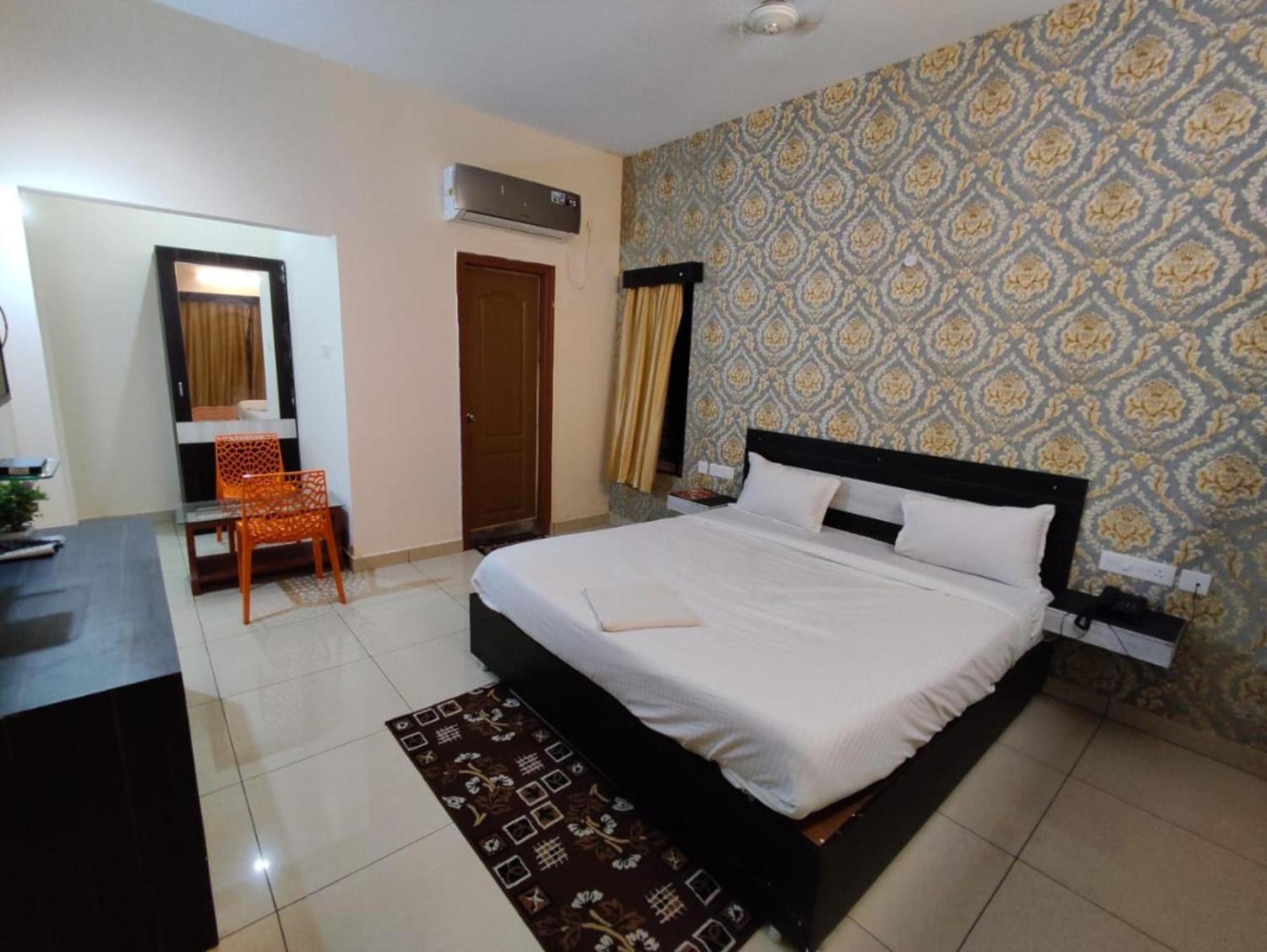 Goroomgo Blue Bell Bhubaneswar - Well Decorated Room -Wifi And Parking Facilities Available Eksteriør billede