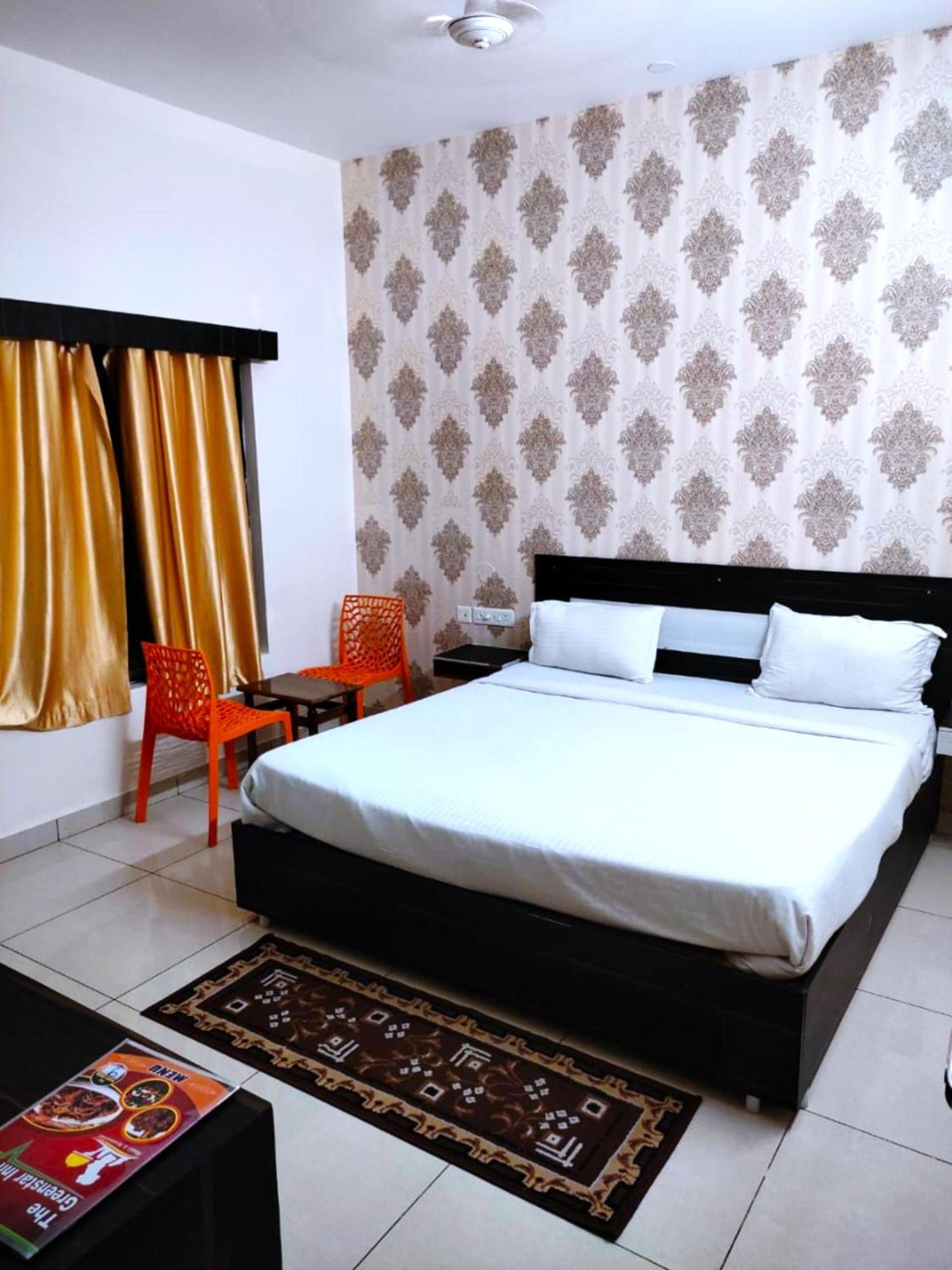Goroomgo Blue Bell Bhubaneswar - Well Decorated Room -Wifi And Parking Facilities Available Eksteriør billede